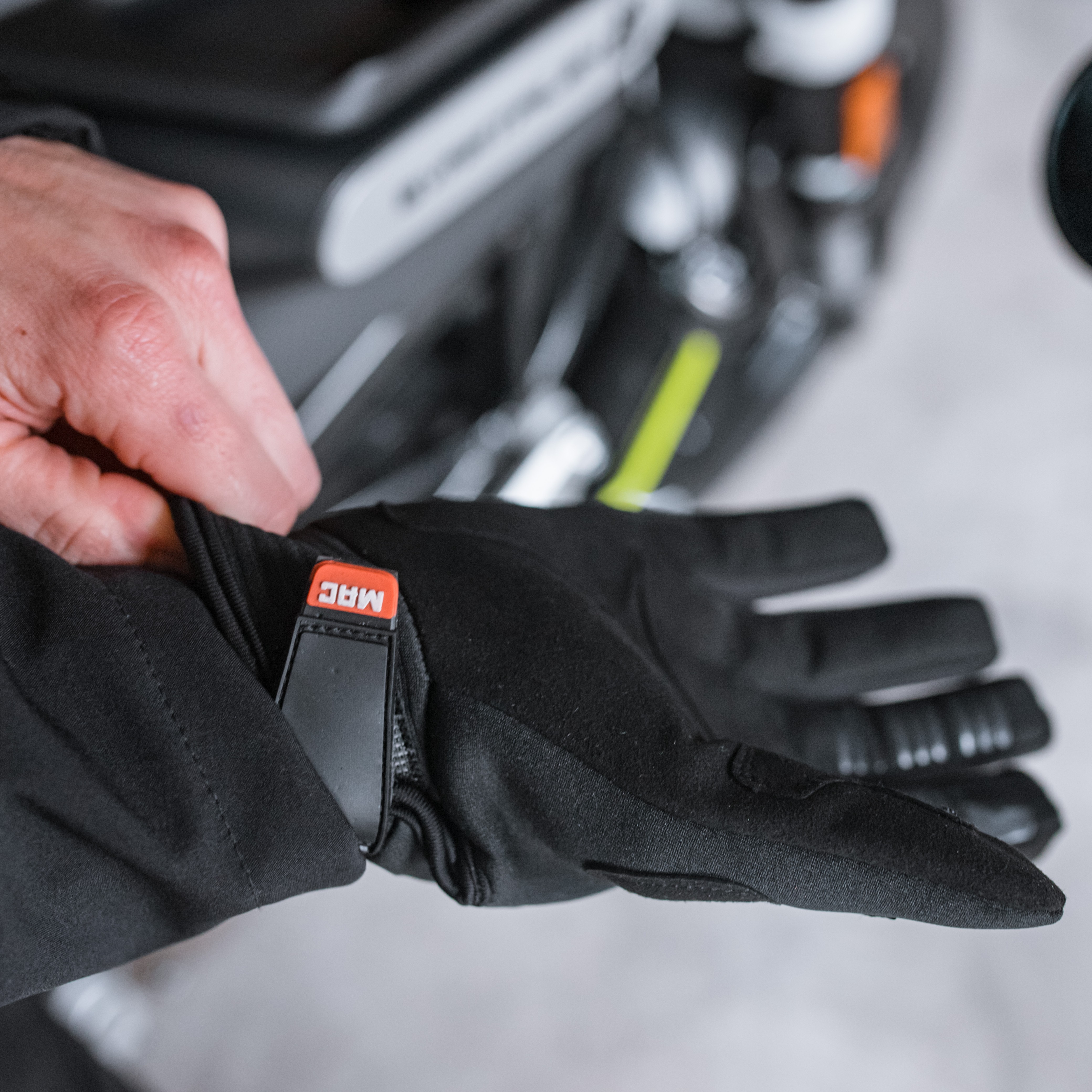 Guantes MAC Atomic Hombre Negro